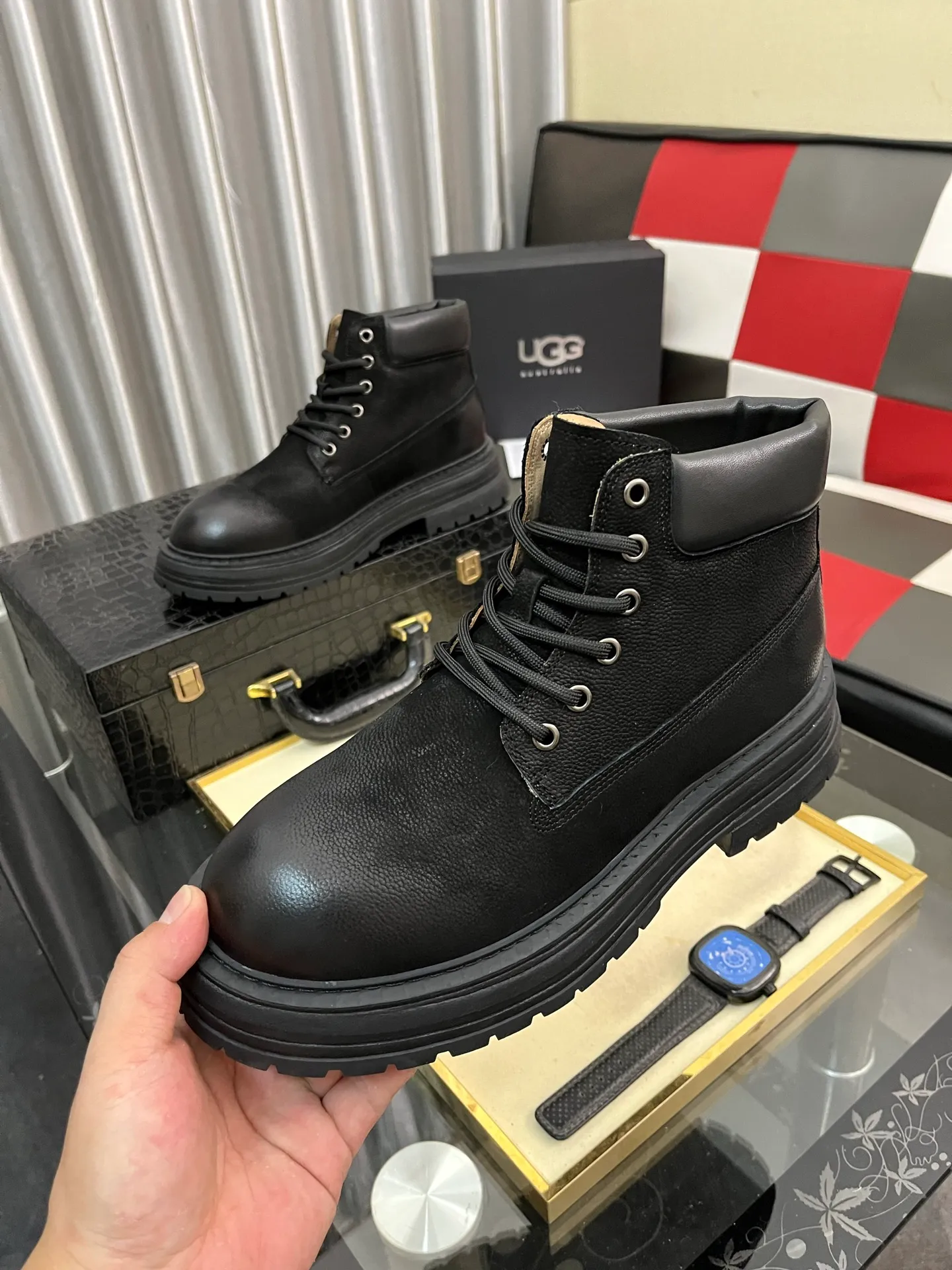 Men's Men's Shoes 💰660⌚️⌚️New UGG fur-integrated men's simple and fashionable snow shoes. The most worth buying at the end of this year are warm casual shoes. Whether you are out and about at home, their comfortable and warm performance will be your most suitable fashion companion! The material is cowhide upper and imported wool is used inside. Two layers of cowhide for warmth and comfort! The eva+ rubber patch outsole is cushioned, wear-resistant, and has good elasticity. It is light and wear-resistant, comfortable and soft, and the new simple cut is more fashionable. It has both practicality and fashion sense, so you no longer have to worry about how to match it in winter, while still maintaining fashionable taste. High-quality genuine wool produced in Dongguan. The material depends on the details! Size: 38-39-40-41-42-43-44-45